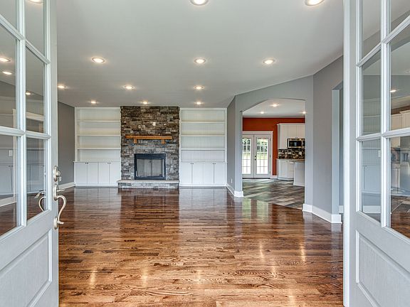 4th image of 93 Hillwood Dr