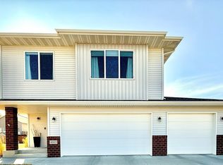 4005 10th St S, Moorhead, MN 56560