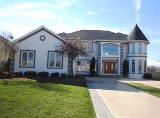 80 Cardinal Ln, Roselle, IL 60172