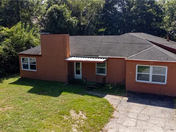 2920 Pear St, Saint Joseph, MO 64503