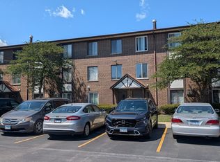 7 Crestview Ln Unit 9, Vernon Hills, IL 60061
