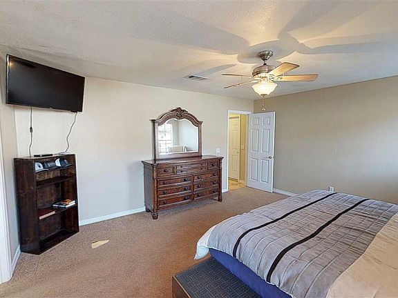 5th image of 325 Pin Oak Ct