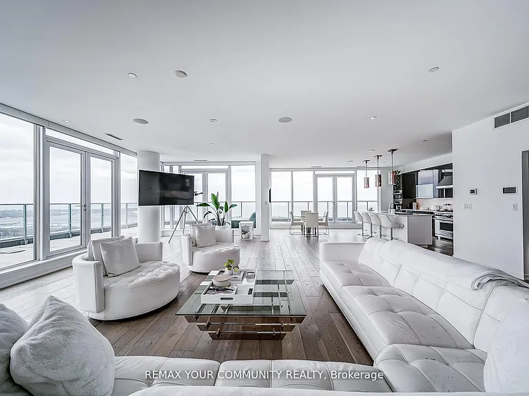 150 E Liberty St #Penthouse 2 — Photo 3