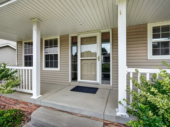 2905 145th St, Urbandale, IA 50323