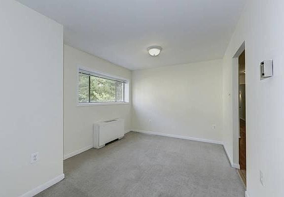 Dining area - FURNISHED