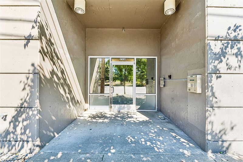 3rd image of 2530 15th Avenue W #401