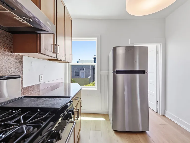 320 Harriet St — Photo 17