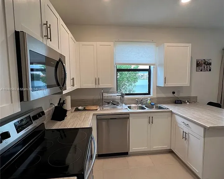 20610 NE 5th Pl — Photo 26
