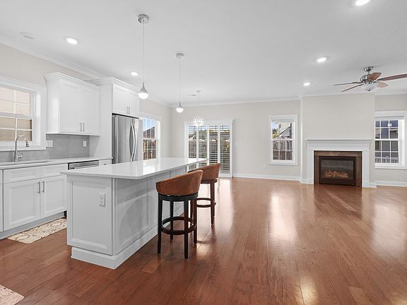 4th image of 18 Daisy Dr