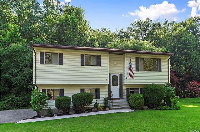 1st image of 518 W Brook Dr