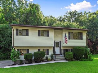 518 W Brook Dr, Cortlandt Manor, NY 10567