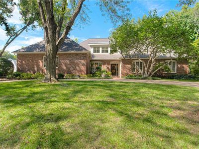 8728 Cherokee Ln, Leawood, KS, 66206
