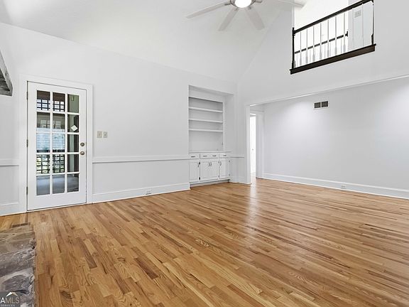5th image of 275 Sageglen Rd