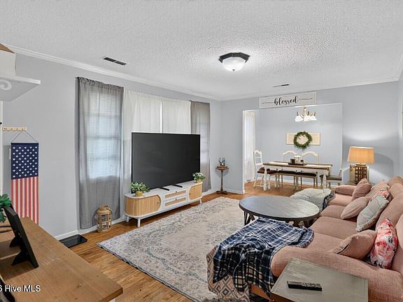 3rd image of 113 Kenneth Boulevard