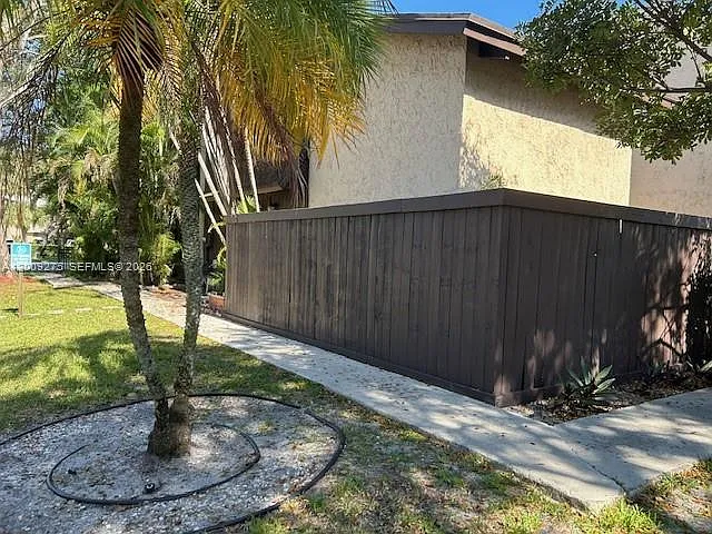 1761 Bayberry Dr — Photo 4