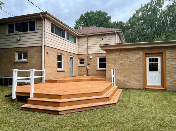 6051 N Lake Dr, Whitefish Bay, WI 53217