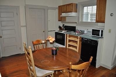 2nd image of 41 Dixon St #2