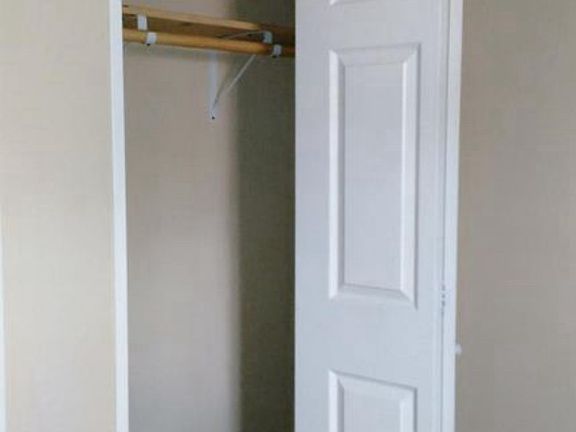 3rd image of 4715 Colony Dr