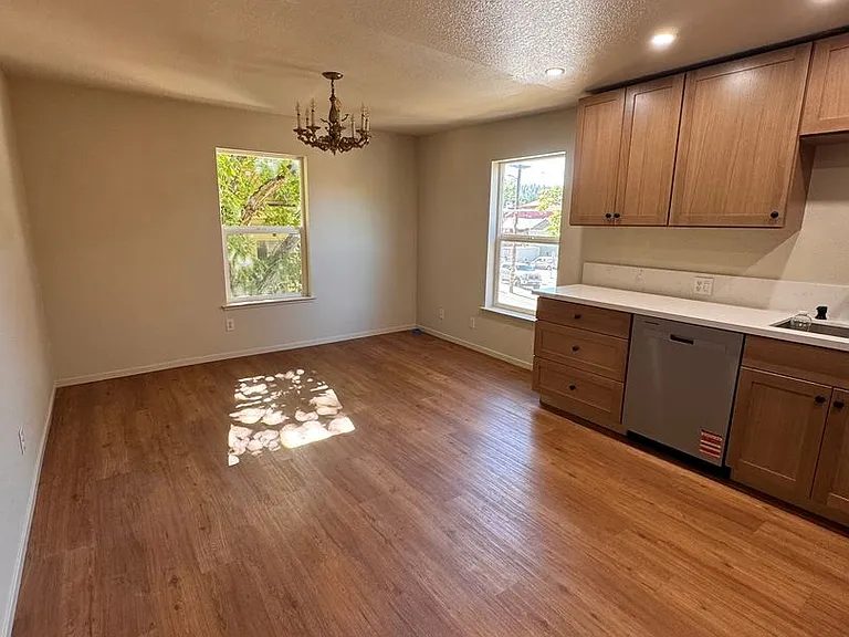 102 Richardson St — Photo 2