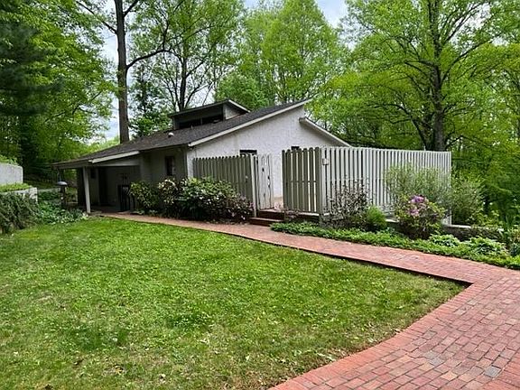 2nd image of 312 Robin Rd