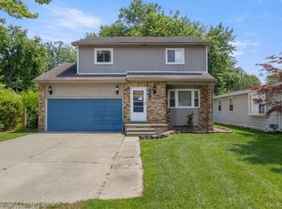 39662 Arbor St, Harrison Township, MI