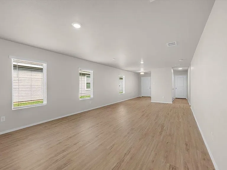 1412 Silver Oak Ln — Photo 22