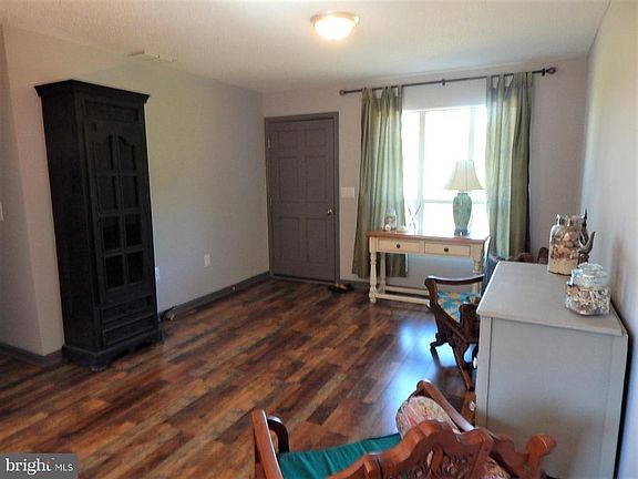 3rd image of 21105 Gibsons Ln