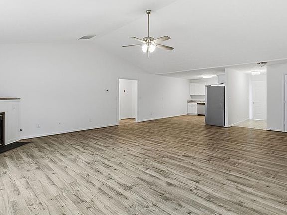 5th image of 82 Red Robin Turn