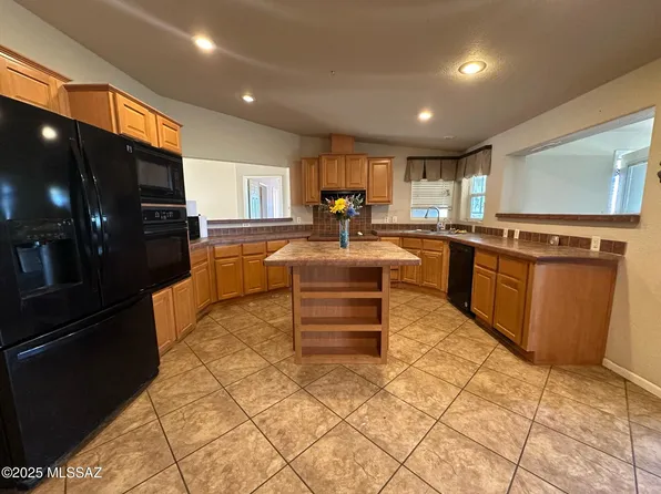 13401 E Walts Way, Vail, AZ 85641