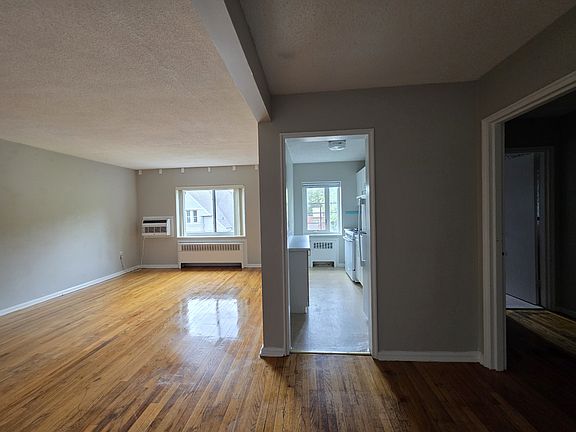 3rd image of 572 Whitney Ave #5-3