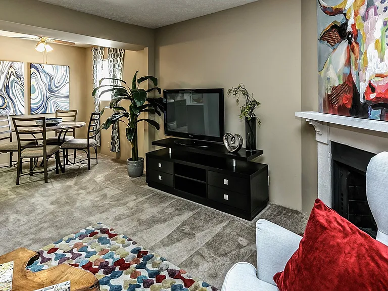 Fox Valley Apartments — Photo 21