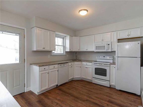 3rd image of 5 Ashland St