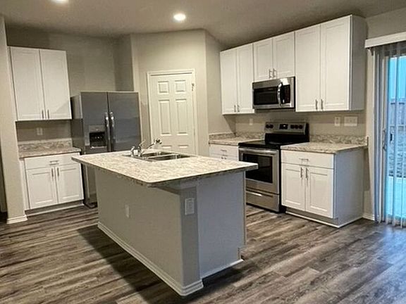 5th image of 20839 Acorn Valley Dr