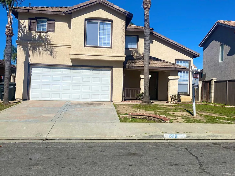 1312 Lilac Ridge Dr — Photo 1