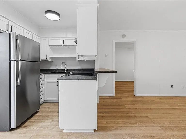 133 N Bailey Ave — Photo 11