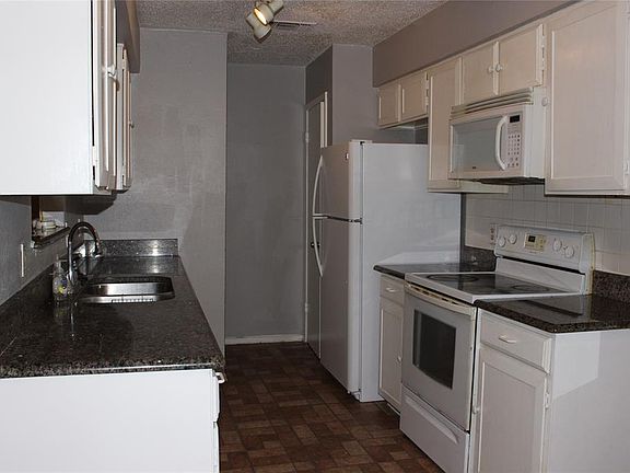 5th image of 2034 Sam Houston Dr