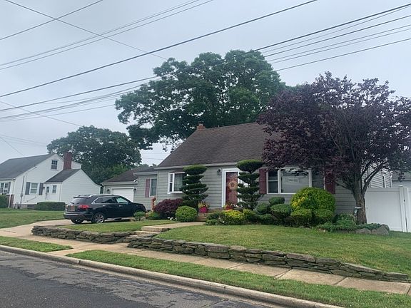 2nd image of 36 Radcliffe Ave