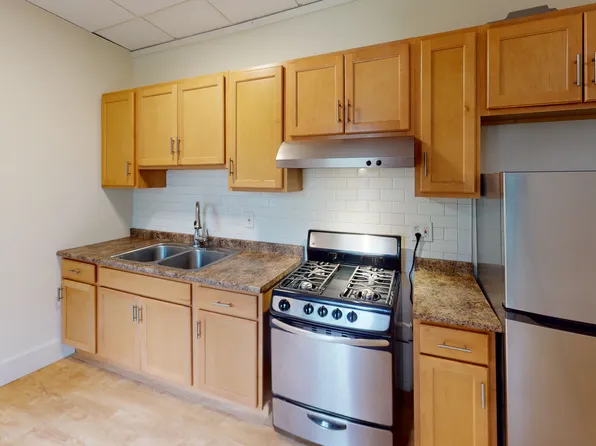 52 School St APT 7, Lebanon, NH 03766