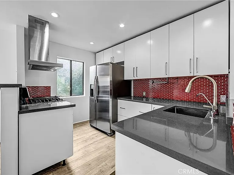 219 N Isabel St #4 — Photo 15