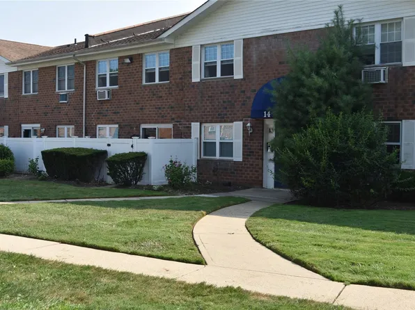 460 Old Town Road #14M, Port Jefferson Station, NY 11776