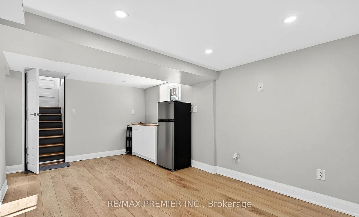 Building Photo - 4848 2nd Ave #BASEMENT