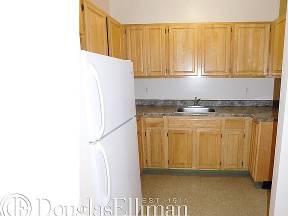 3rd image of 408 Saint Marks Ave APT 2B