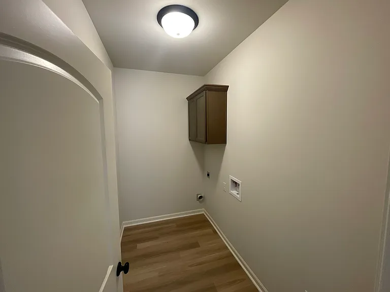 2298 Taylor Dr — Photo 4
