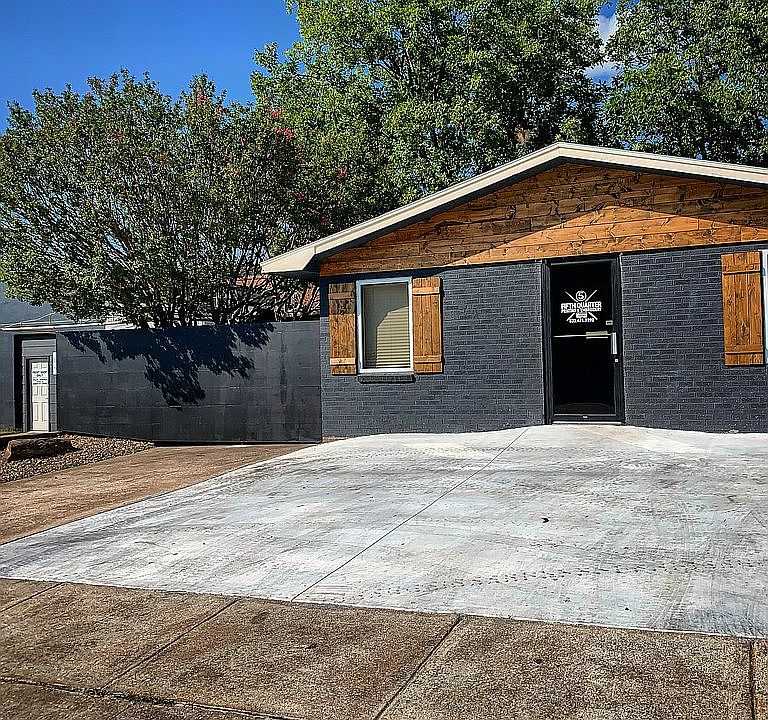 1st image of 301 E Wyandotte Ave