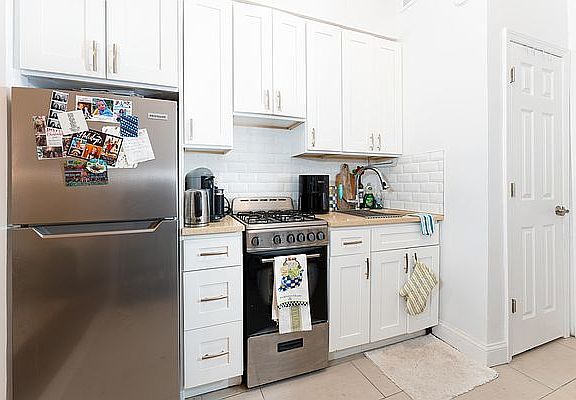 5th image of 231 E 81st St #1C