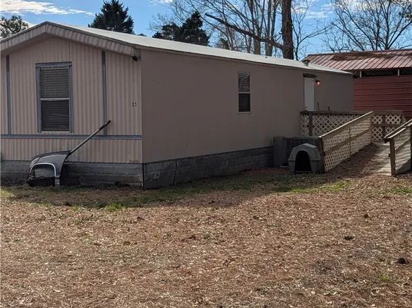 25 Plum Nellie Rd, Bladenboro, NC 28320