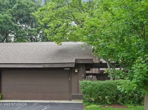 42W384 Hawthorn Ct, Saint Charles, IL 60175