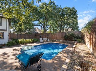 909 Forest Hollow Dr, Hurst, TX 76053