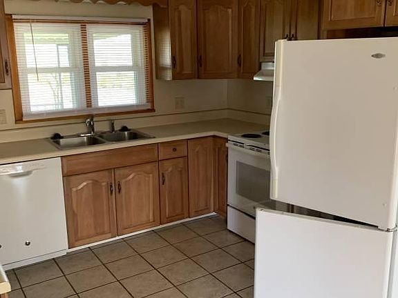 3rd image of 1367 Curtin St