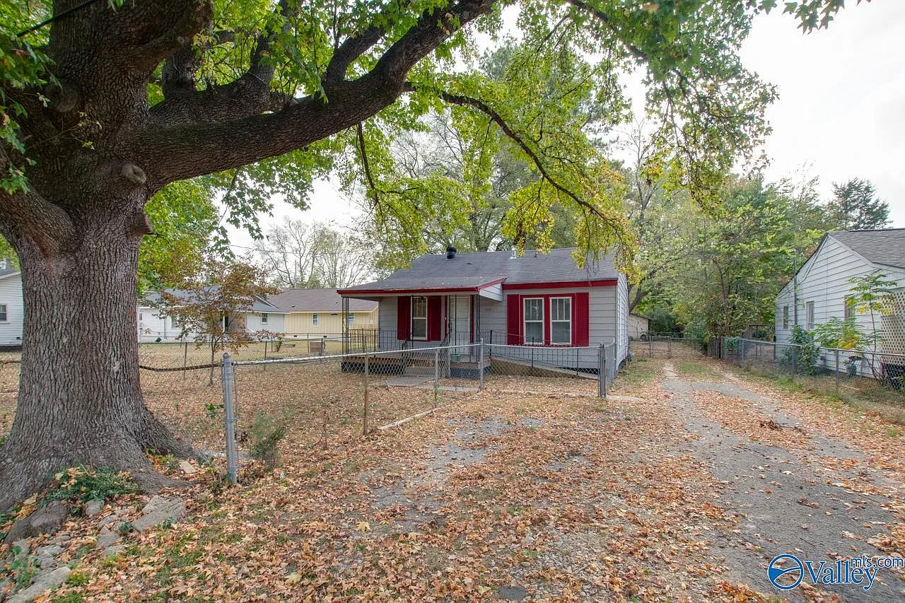 2 bed, 1.0 bath, 1134 sqft, $1,250 — Photo 2